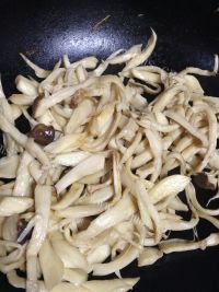 营养丰富的干煸杏鲍菇做法图解5)