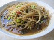 简单的黄豆芽炒肉做法图解4)