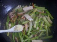肉丝炒芹菜自制