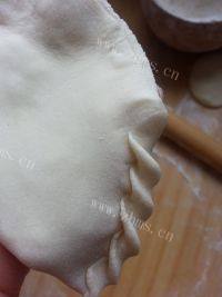 美味的韭菜盒子做法图解5)
