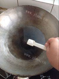 家常菜培根金针菇做法图解4)