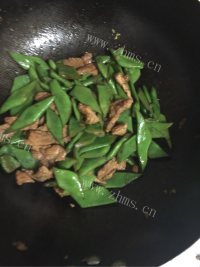 家常扁豆炒肉做法图解14)