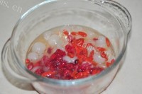 美味的桂圆蔓越莓甜心奶露做法图解5)