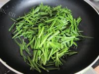 家常菜韭菜炒鸡蛋做法图解8)