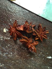 口感不错的五花肉卤蛋做法图解5)