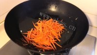 胡萝卜炒鸡蛋做法图解6)