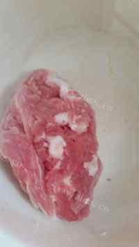 家常菜杏鲍菇炒肉丝做法图解3)