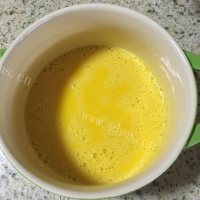 自制胡萝卜鸡蛋卷做法图解3)