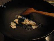 腊肉炒蒜苔做法图解1)