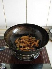 好吃不腻的干烧翅尖