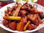 家常菜五花肉焖笋尖