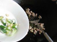 清脆爽口的炒藕丁做法图解5)