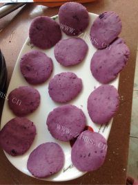自制紫薯饼做法图解5)