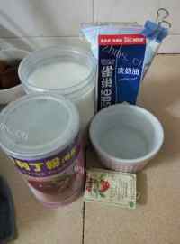 淡奶油草莓慕斯~甜蜜可口做法图解1)