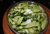 猪肉炒青瓜做法图解2)