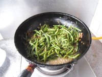 家常菜肉末炒四季豆做法图解13)