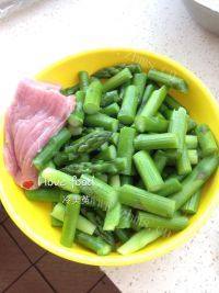 家常菜芦笋炒肉片做法图解2)