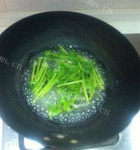 口感丰厚的凉拌豆腐丝做法图解4)