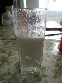 甜香酸奶菠萝汁做法图解4)