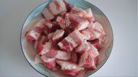 很有食欲的芋头红烧肉做法图解1)