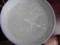 粉丝腊肠白菜煲做法图解3)