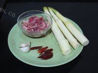 垂涎欲滴的茭白炒肉片做法图解1)
