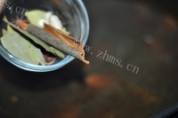 美味的胡萝卜焖羊肉做法图解7)