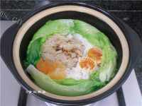 美味的肉饼咸蛋煲仔饭做法图解14)