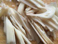 家常菜五花肉炒藕片做法图解1)