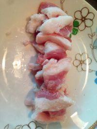 家常菜五花肉炒茶树菇做法图解3)