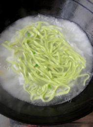 如此诱人的菠菜手擀面