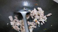 诱人的菜花炒肉做法图解6)