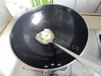 美味的胡萝卜烧鸡腿根做法图解4)
