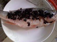 家常菜豆豉蒸鱼做法图解5)