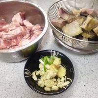 家常菜咸鱼烧肉做法图解4)