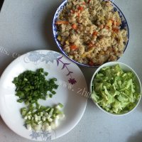 风味包包菜炒抓饭做法图解1)
