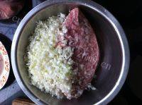 自己做的白菜猪肉馅水饺做法图解2)