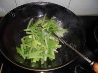 家常菜芹菜炒粉丝做法图解10)