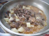 易做的土豆烧牛肉做法图解8)