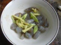 色味俱佳的虾仁蒸蛋做法图解3)