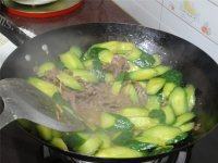 家常菜青瓜炒牛肉做法图解12)