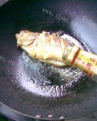 色味俱佳的红烧黄鱼做法图解6)