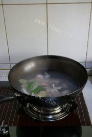 美味的甜辣鱿鱼做法图解3)