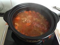 西红柿土豆牛腩煲做法图解8)