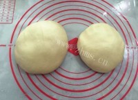 诱人的蛋黄酥做法图解15)