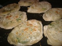 美味的韭菜盒子做法图解7)