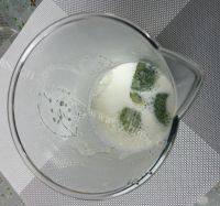 「DIY美食」野生猕猴桃奶昔做法图解6)