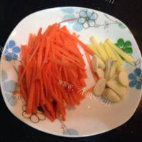 口感极佳的莴苣肉丝做法图解3)