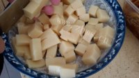 美味的蒜香米豆腐做法图解3)