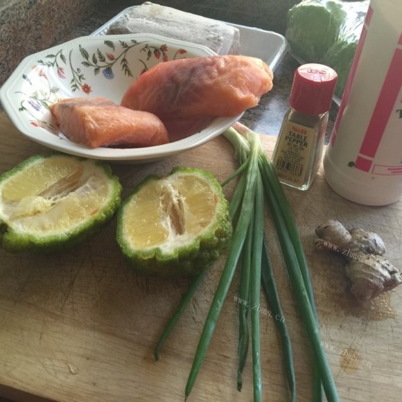 色泽鲜亮的香煎三文鱼